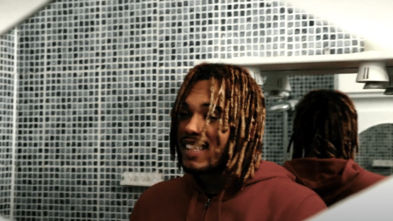 photo de Pinky Moth nous embarque dans les airs avec le clip « Mavericks »