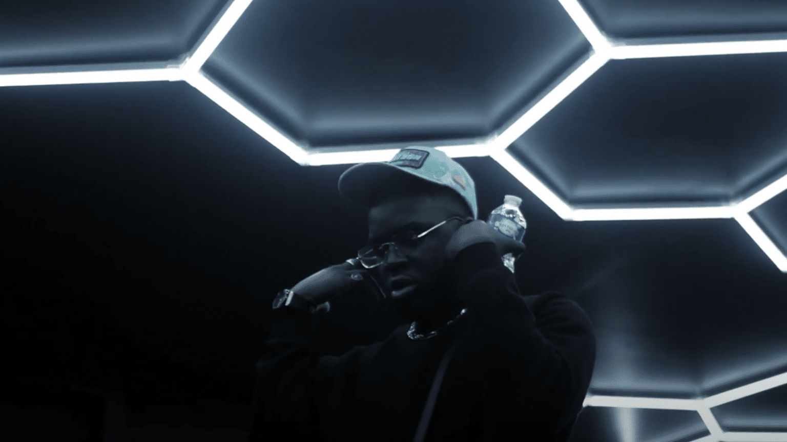 photo de RCK rappe avec ses tripes pour « FRANCK LUCAS »