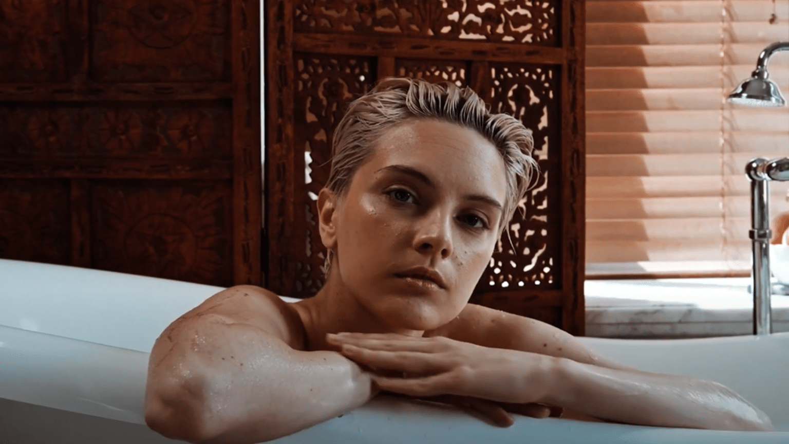 Abus 2 Confiance est de retour avec un nouveau titre en « iQue… » photo d eAbus 2 Confiance est de retour avec un nouveau titre en iQue...