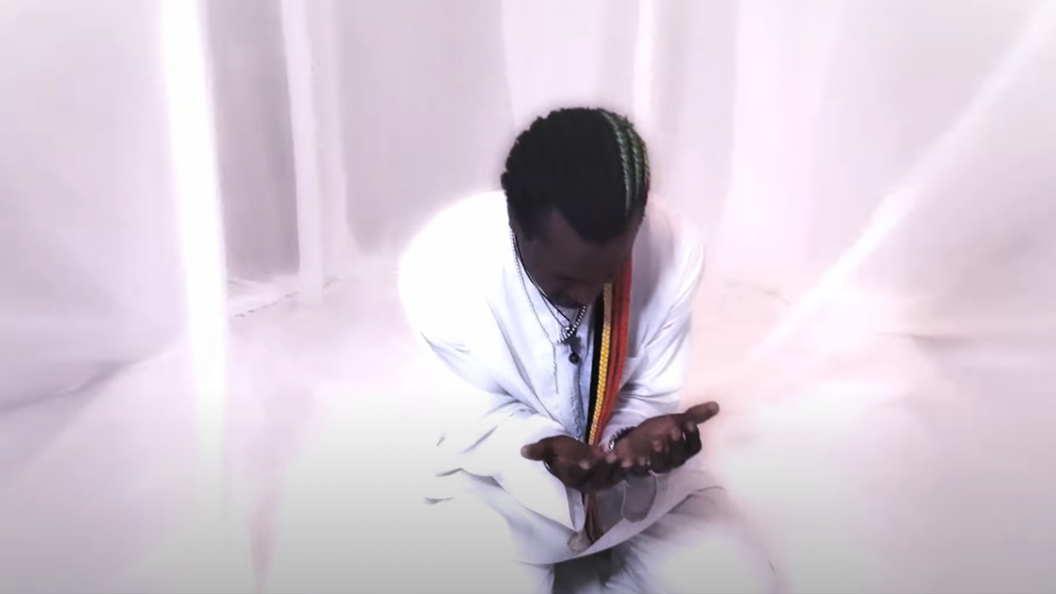 photo de Aboo AfrHipoP vous passe le « SALAM » dans son nouveau clip