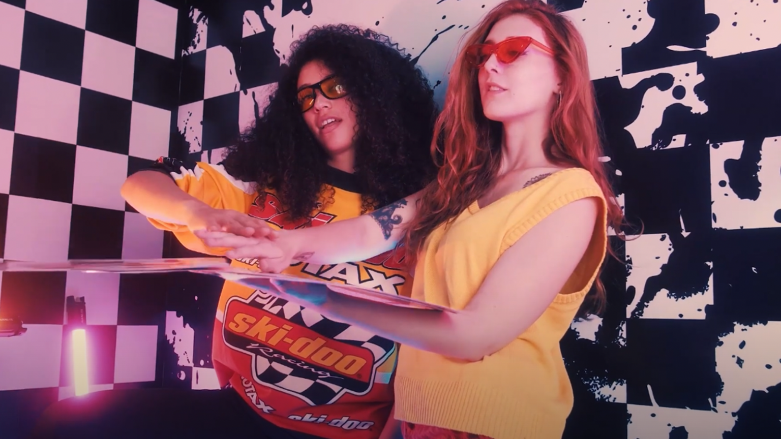 photo de Abus 2 Confiance lance officiellement l'été avec son nouveau clip « Thelma et Louise »