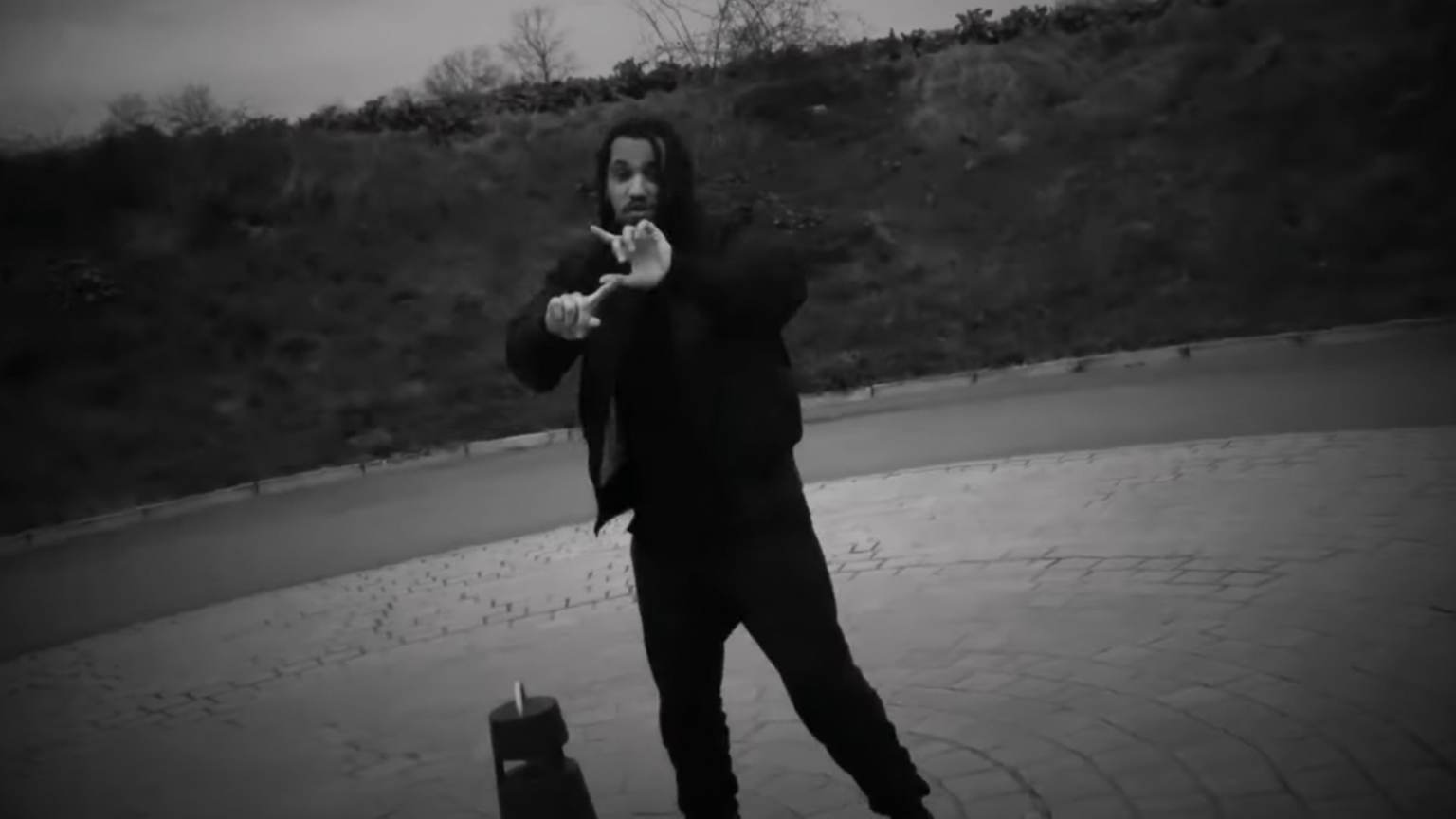 photo de Djigui Blaster nous parle de « Leur France » dans son nouveau clip