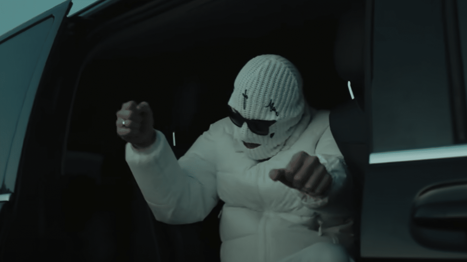 photo de GIINO dégaine un « WOO » pour son nouveau clip