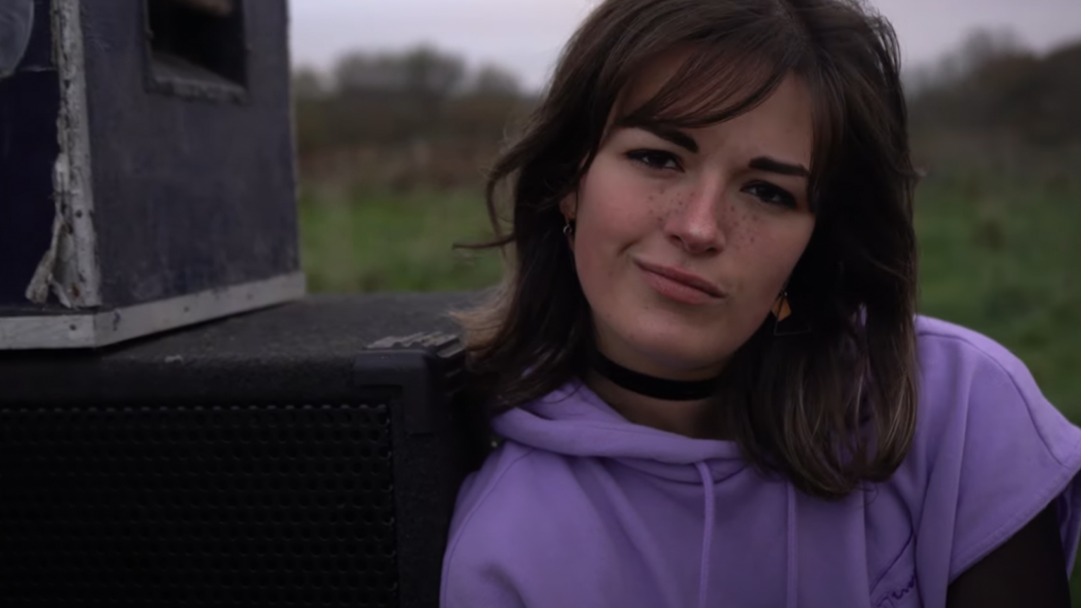 photo de Joséphine Blanc se dresse contre le « Menteur » pour son nouveau clip