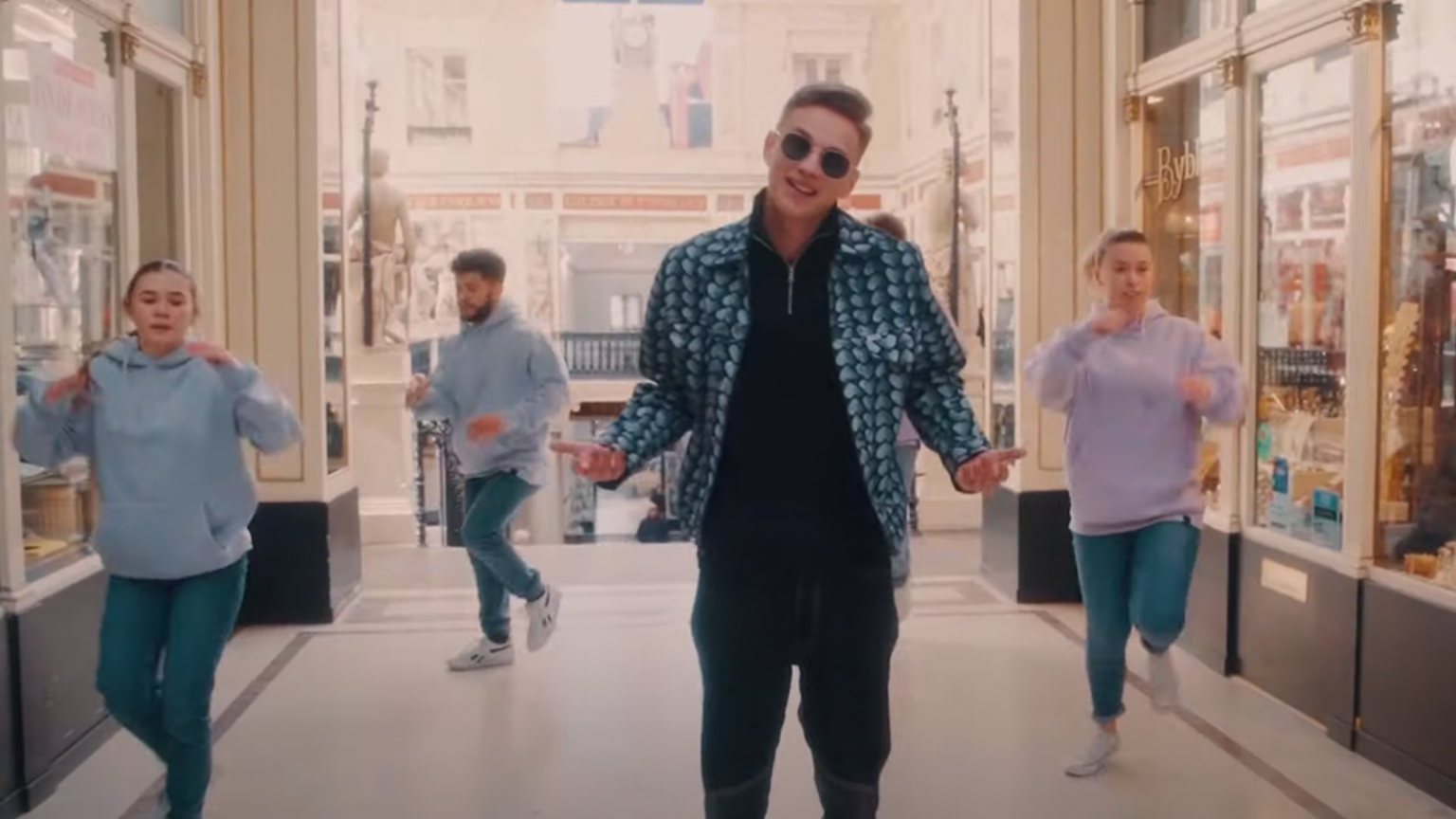 « NSM L’amour » avec le nouveau clip de Guillaume Journey photo de « NSM L’amour » avec le nouveau clip de Guillaume Journey