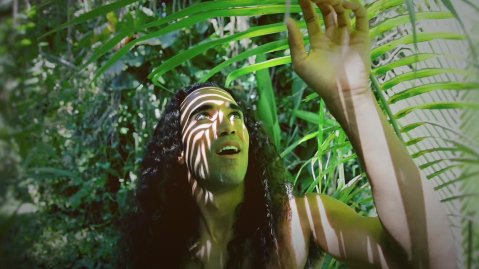 photo de Teiva LC nous met des étoiles plein les yeux avec son nouveau clip Te ta'o