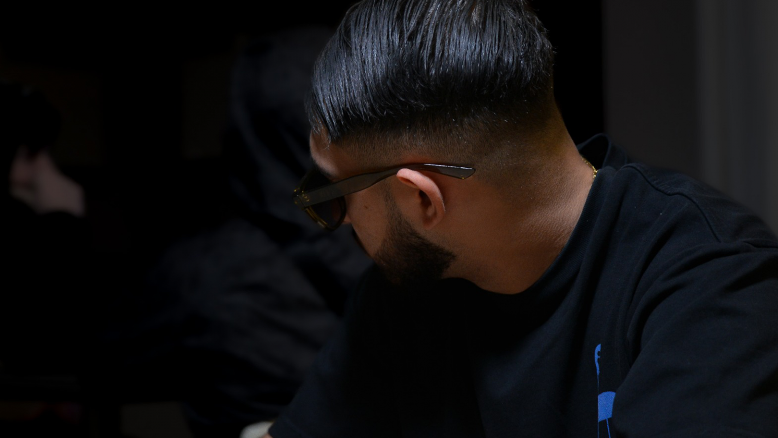 YL2S débarque avec une toute nouvelle série, « LRAF », et c’est du très lourd photo de YL2S débarque avec une toute nouvelle série, « LRAF », et c'est du très lourd