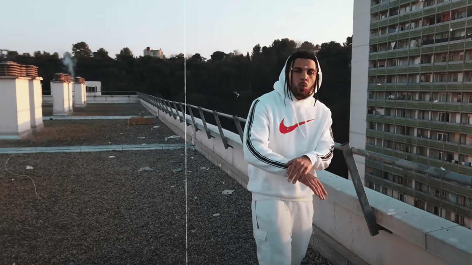 kyller est « deter » comme jamais dans son nouveau clip photo de kyller est « deter » comme jamais dans son nouveau clip