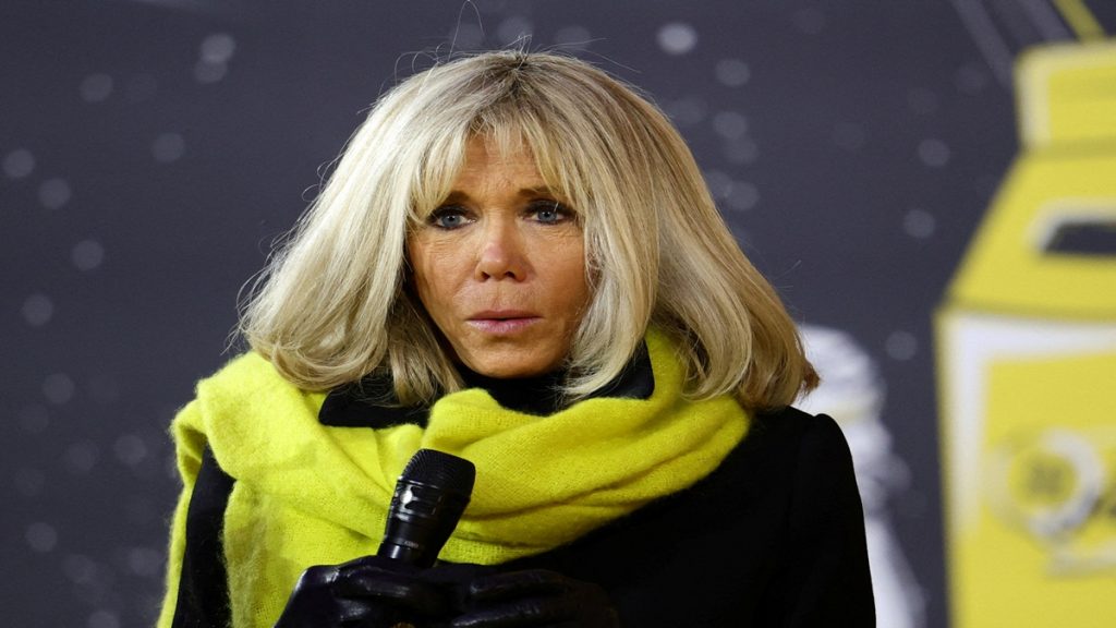 Photo de Brigitte Macron s'attire la foudre des internautes suite aux violences faites sur son petit-neveu