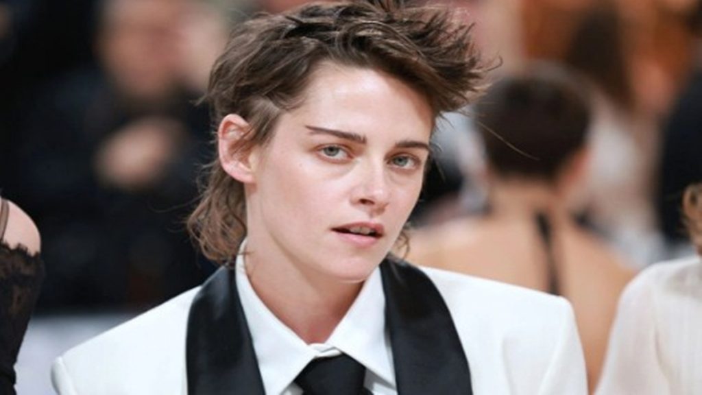 Photo de Kristen Stewart agite la toile avec son look garçon au MetGala !