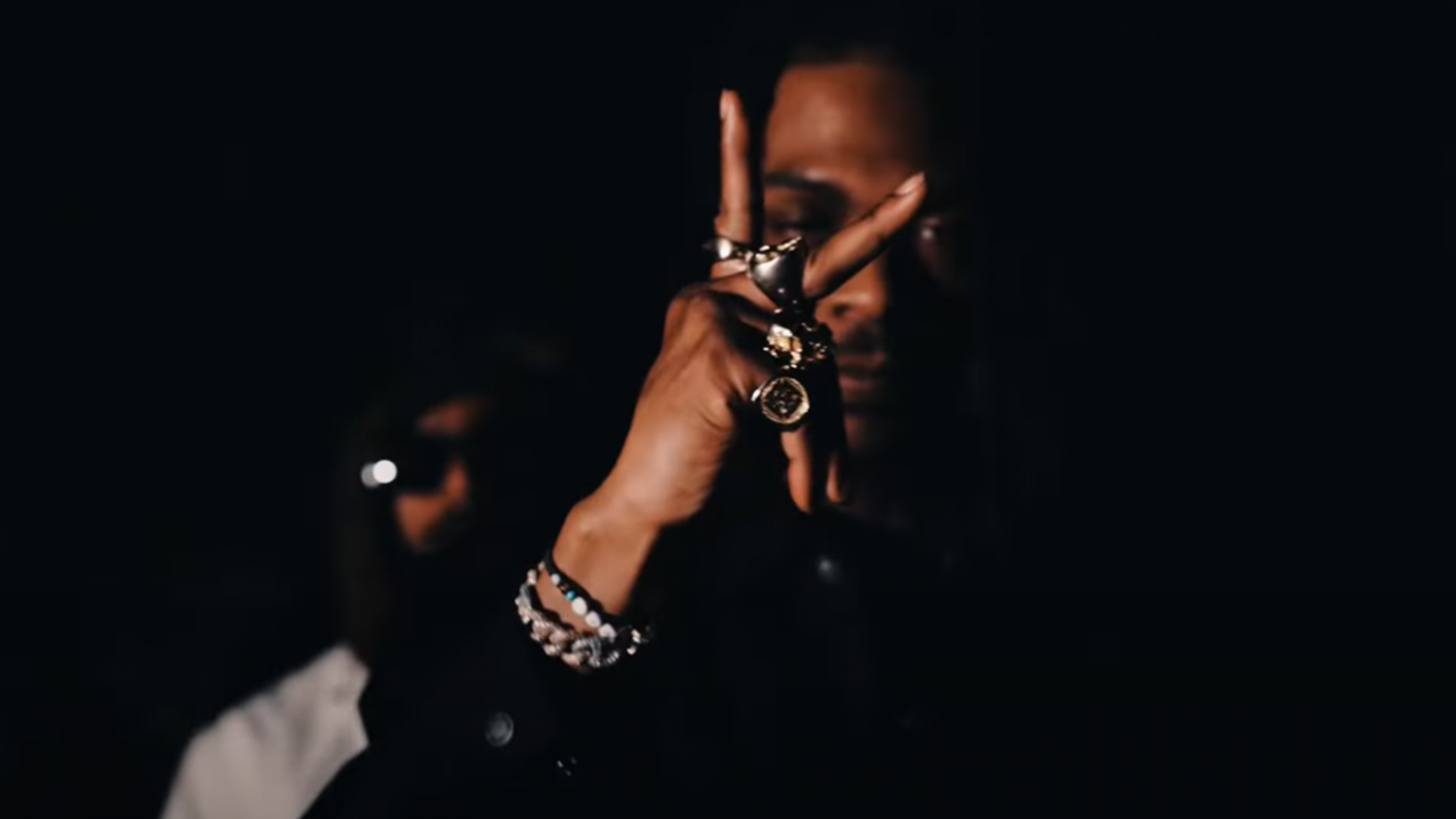 26keuss est chaud-bouillant pour son nouveau clip « Free Steki » photo de 26keuss est chaud-bouillant pour son nouveau clip « Free Steki »