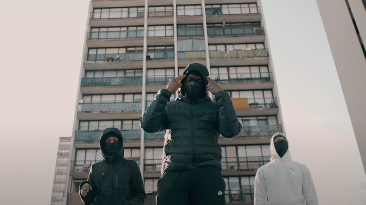 Alphamass envoie un gros « #Fvck2k23 » photo de Alphamass envoie un gros « #Fvck2k23 »