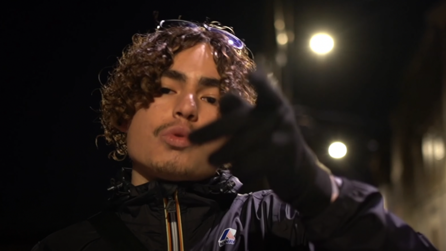 photo de C'est l' « Automne » dans le nouveau clip d'Arias