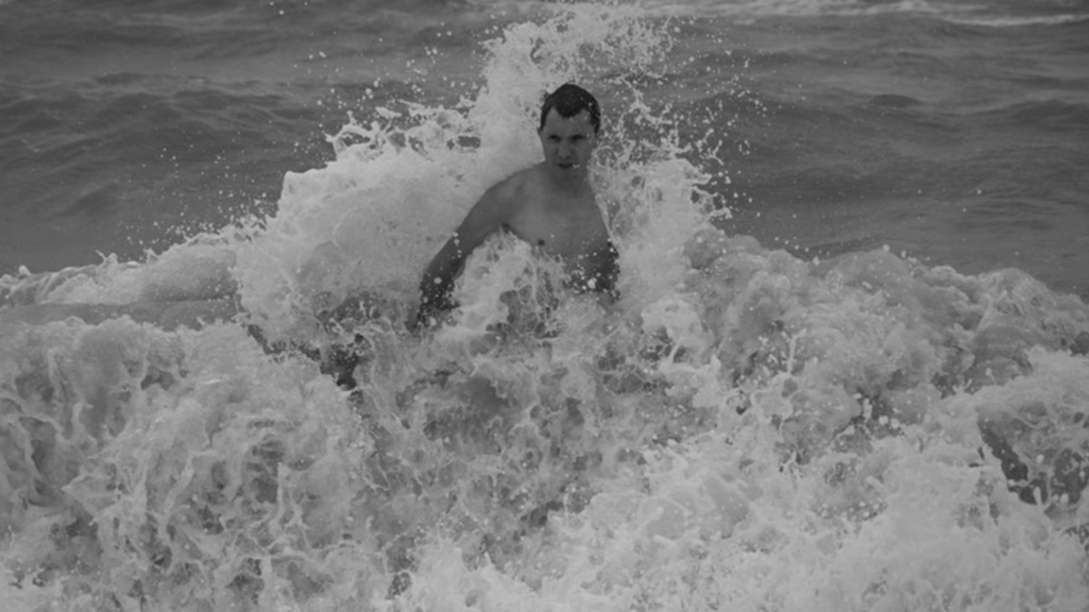 photo de Cher Camarade explore « La Honte » dans son nouveau clip