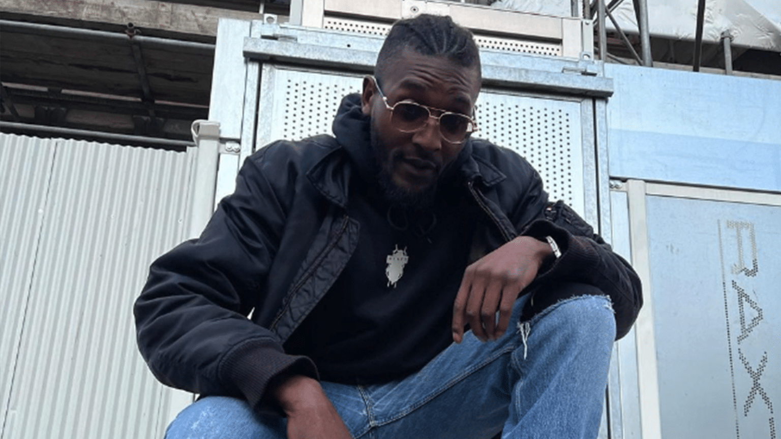 photo de Dalsim, les yeux rivés vers « Là-Haut » pour son nouveau clip