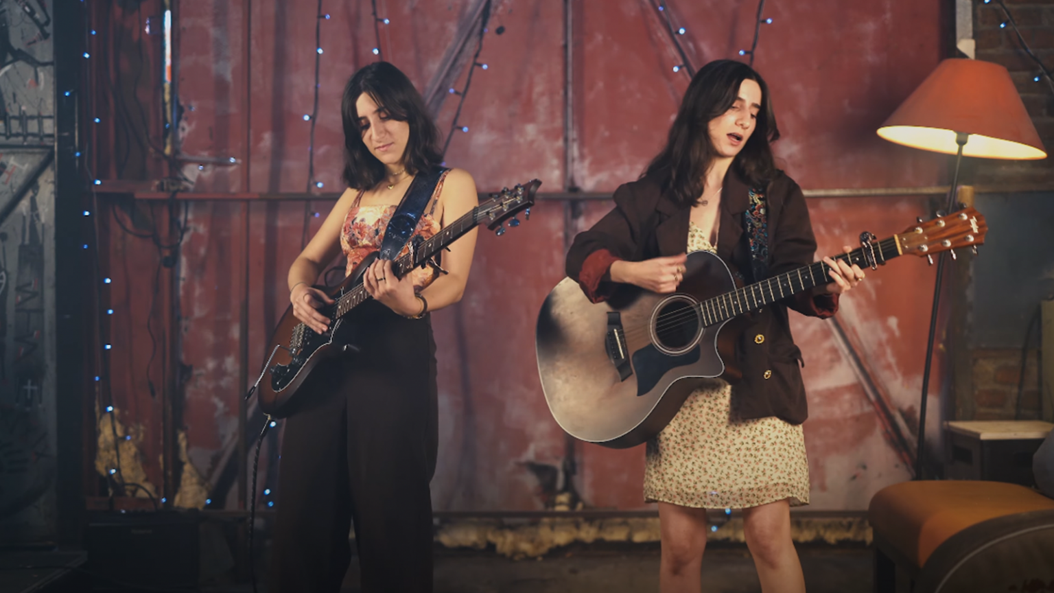 photo de Découvrez « I'm Invisible », le nouveau single envoutant d'Emmie & Lisa