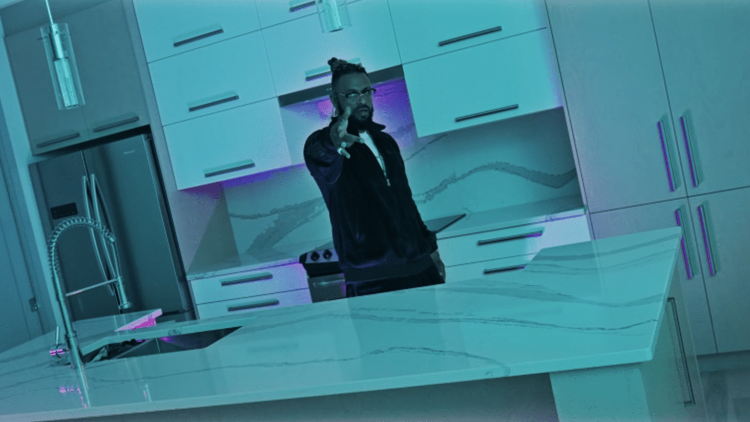 photo de EyeMan, émouvant pour son clip AYA