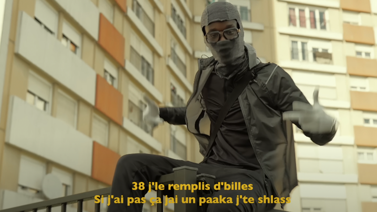 LA STUFF met ses « GANTS EN LATEX » pour faire du sale… photo de LA STUFF met ses « GANTS EN LATEX » pour faire du sale...