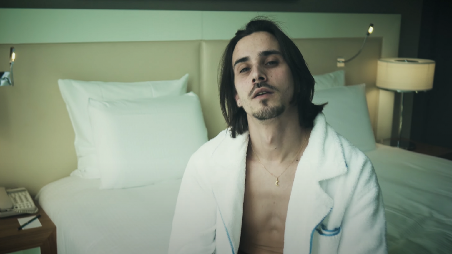 photo de Lurvn, sur son p'tit « Nuage » pour son nouveau clip