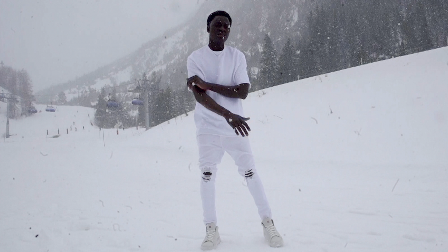 photo de MC Celeb nous met des étoiles plein les yeux avec « Ma Go »