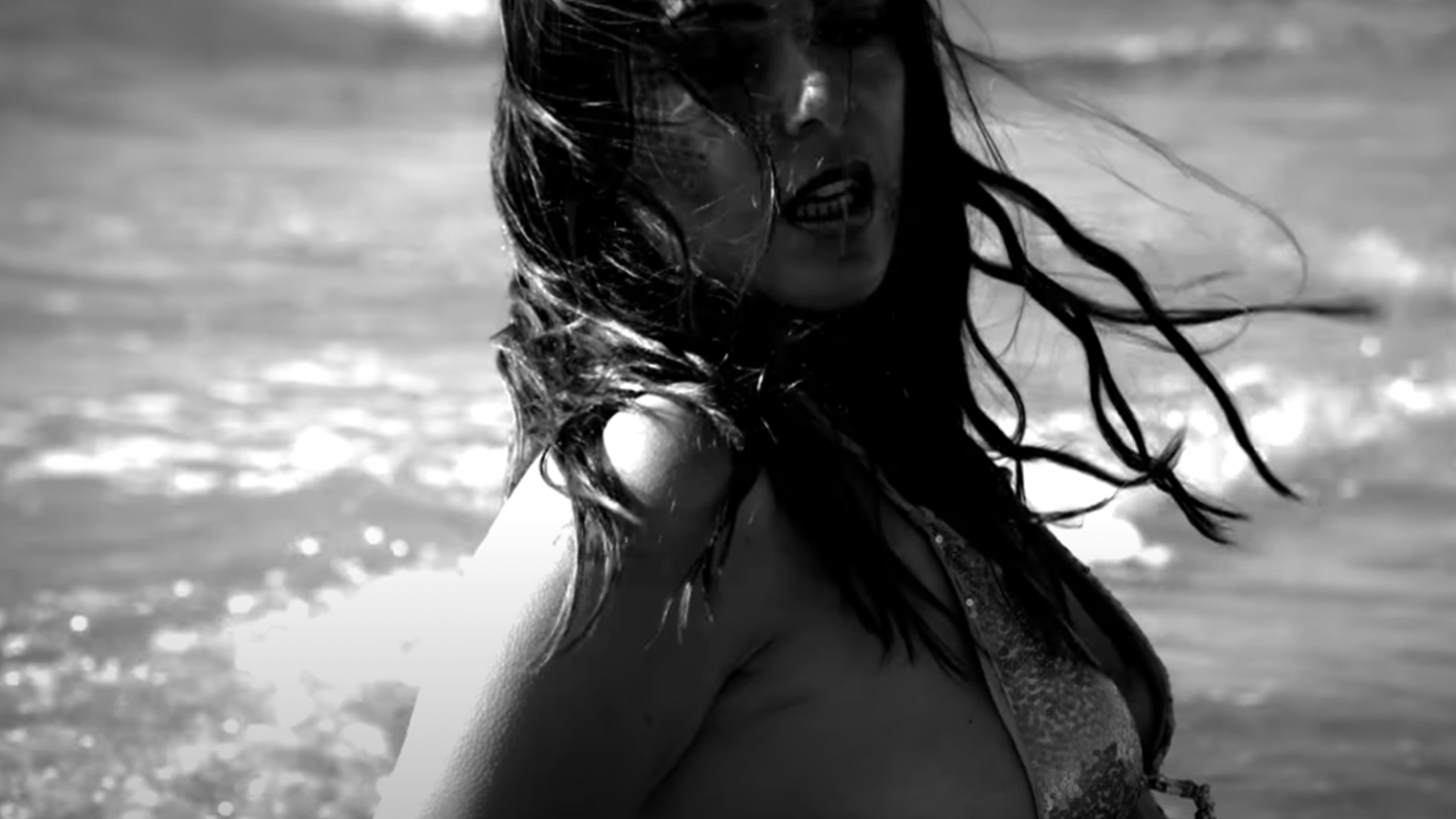 photo de Plongez dans le nouveau clip de Natacha Lubin...