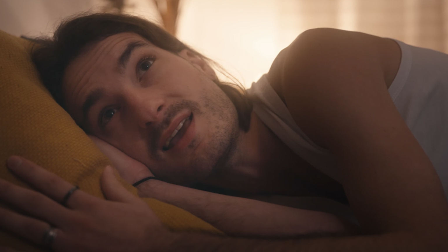 photo de « Quand on s'aime », on regarde le nouveau clip de Joa