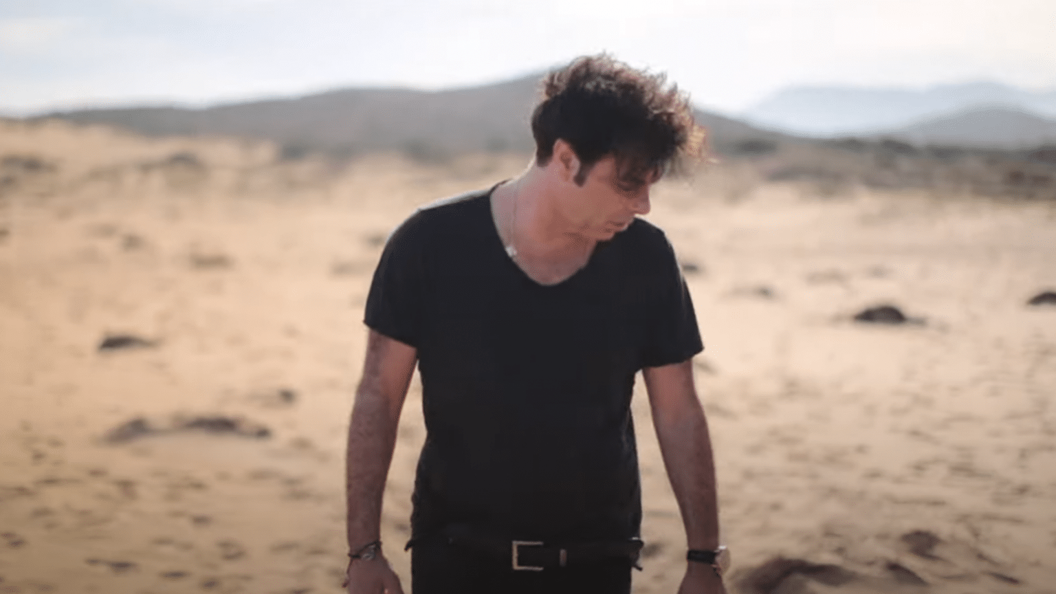 Stéphane GRANGIER garde « L’espoir » dans son nouveau clip photo de Stéphane GRANGIER garde « L'espoir » dans son nouveau clip