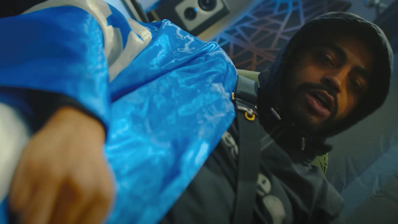 « TOUT EST NOIR » dans le nouveau clip d’Honduras photo de « TOUT EST NOIR » dans le nouveau clip d'Honduras