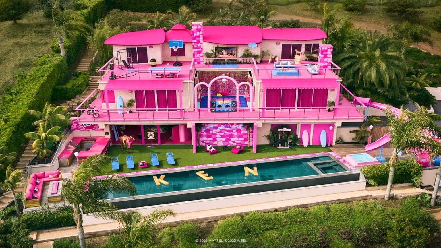 Photo de La maison de Barbie est disponible à la location sur Airbnb…Non vous ne rêvez pas !