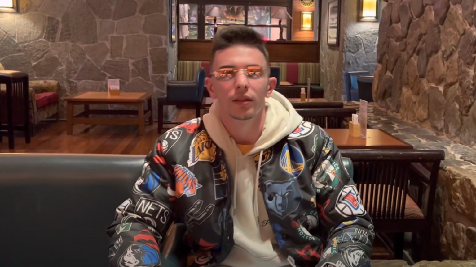 photo Electrogold est de retour avec son nouveau clip « Regarde moi »