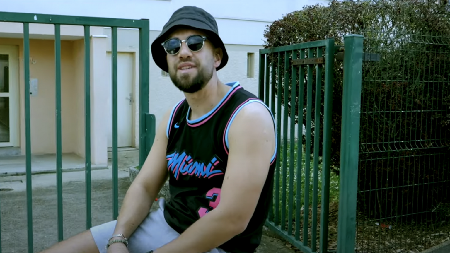 photo Montez dans le « RER B », le nouveau clip de Clayvin