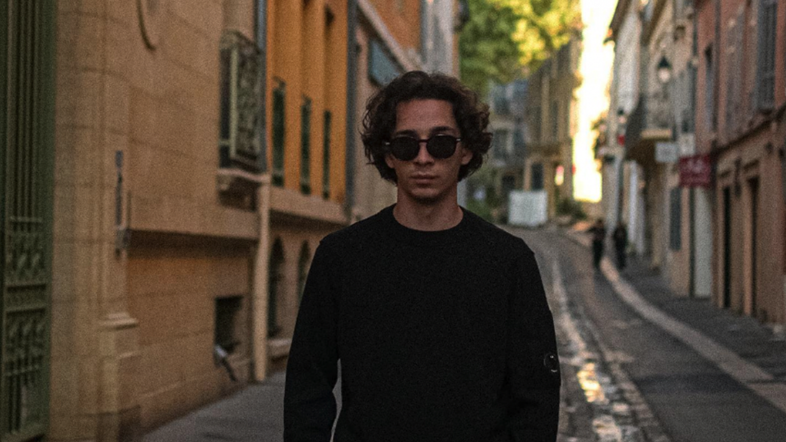 photo de ANV rappe sa « VIE » dans son nouveau clip