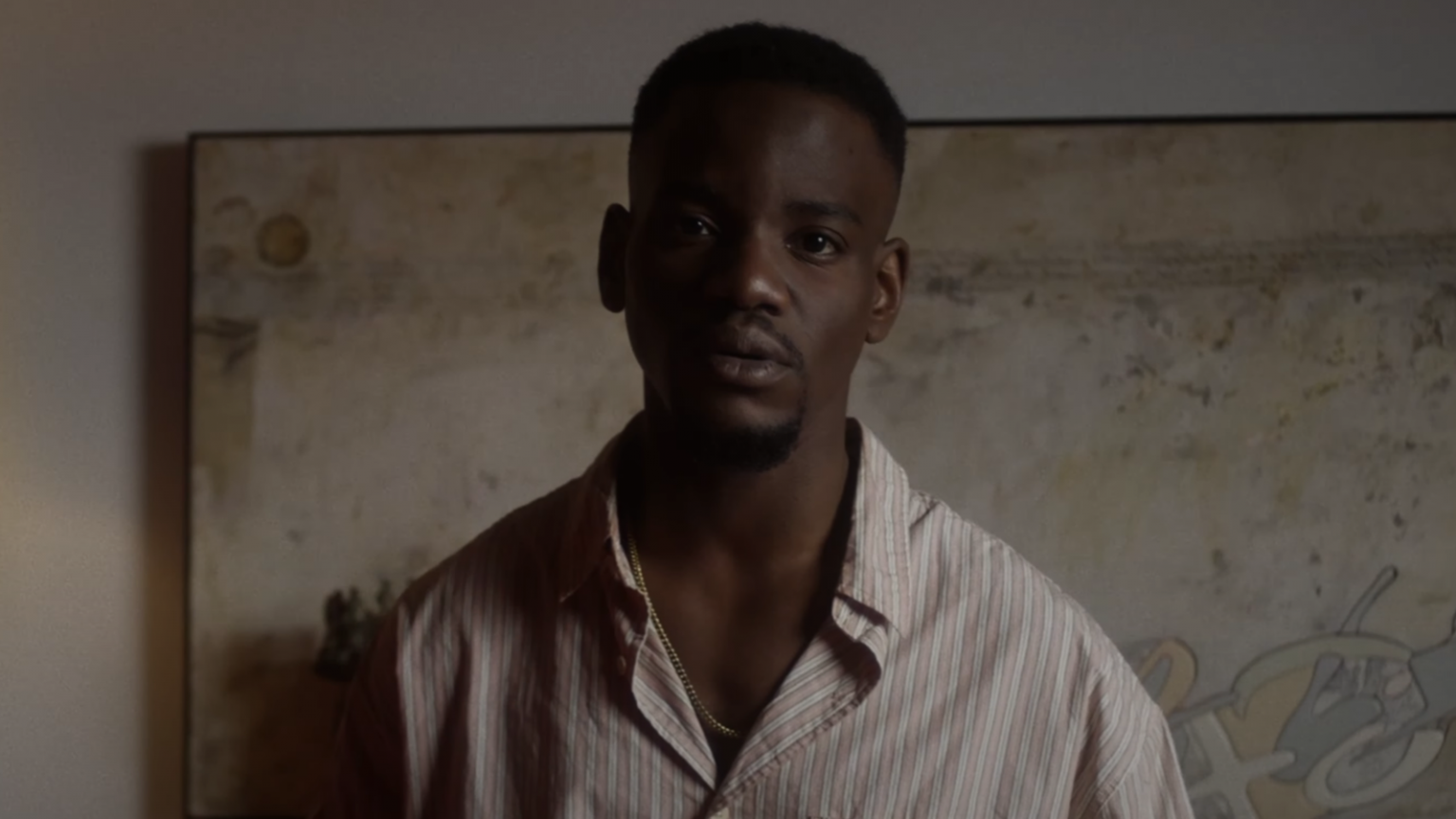 photo de Béni voit la vie en « Rouge et Noire » dans son nouveau clip