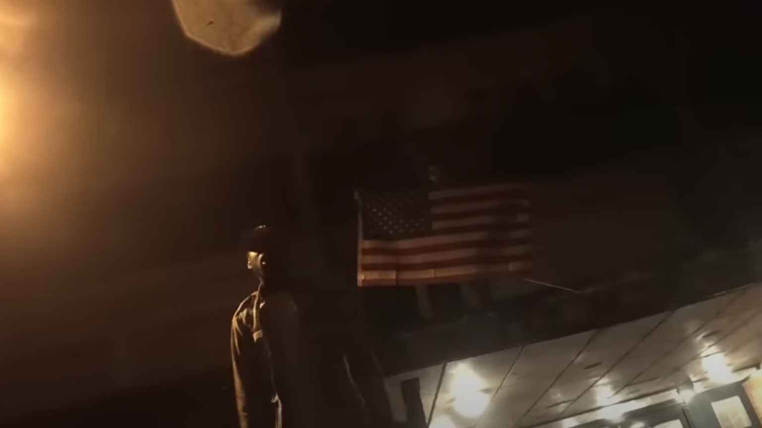 photo de DOLLAR RENOIRE a « VUE SUR LA RUE » dans son nouveau clip
