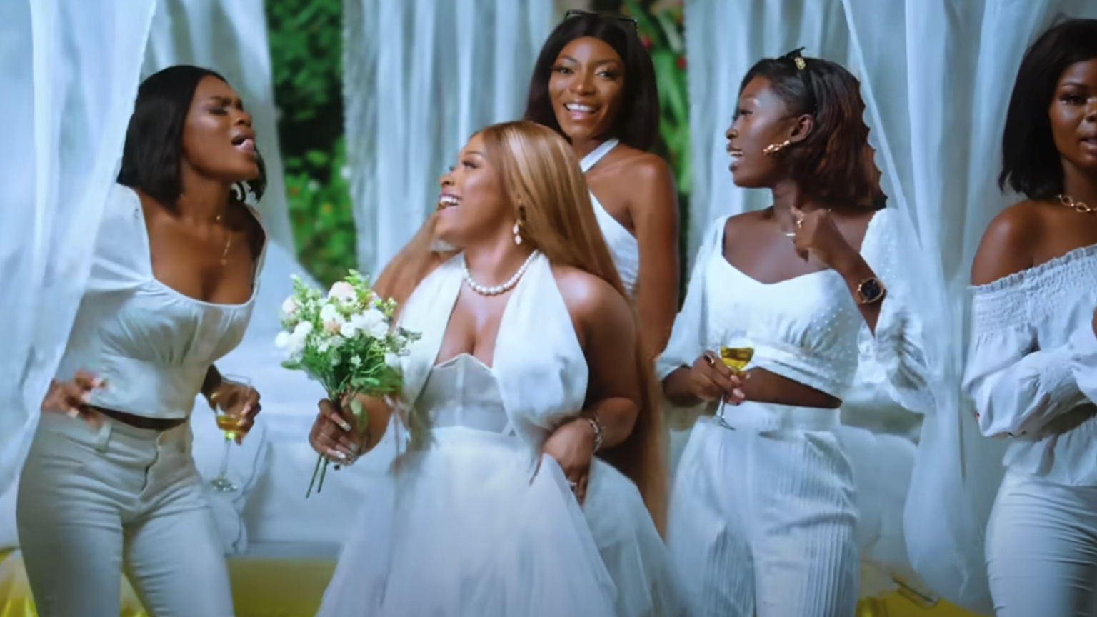 photo de Découvrez « YELELE », la nouvelle sensation afrobeat signée ISIS KINGUE