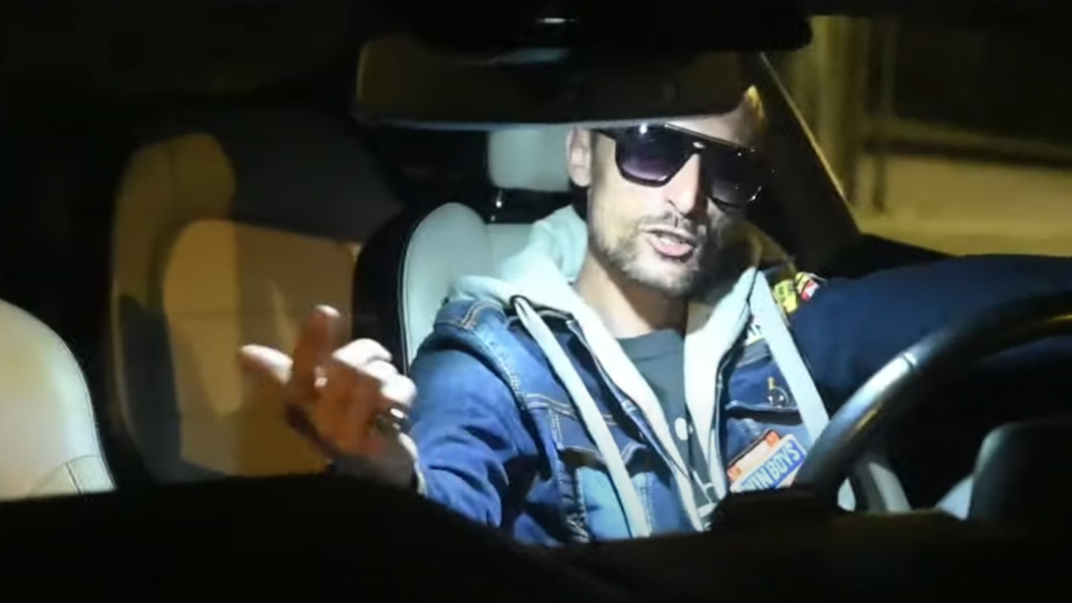 photo de Don Niglo en mode prince de la ville dans son nouveau clip « AFFRANCHIS »