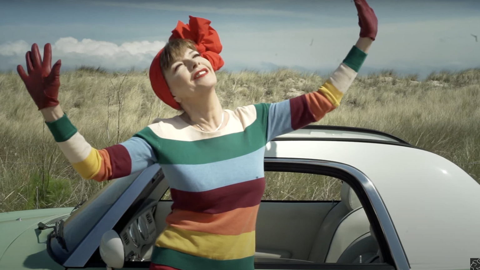 photo de Marie Kiss La Joue attends l'amour dans son nouveau clip...