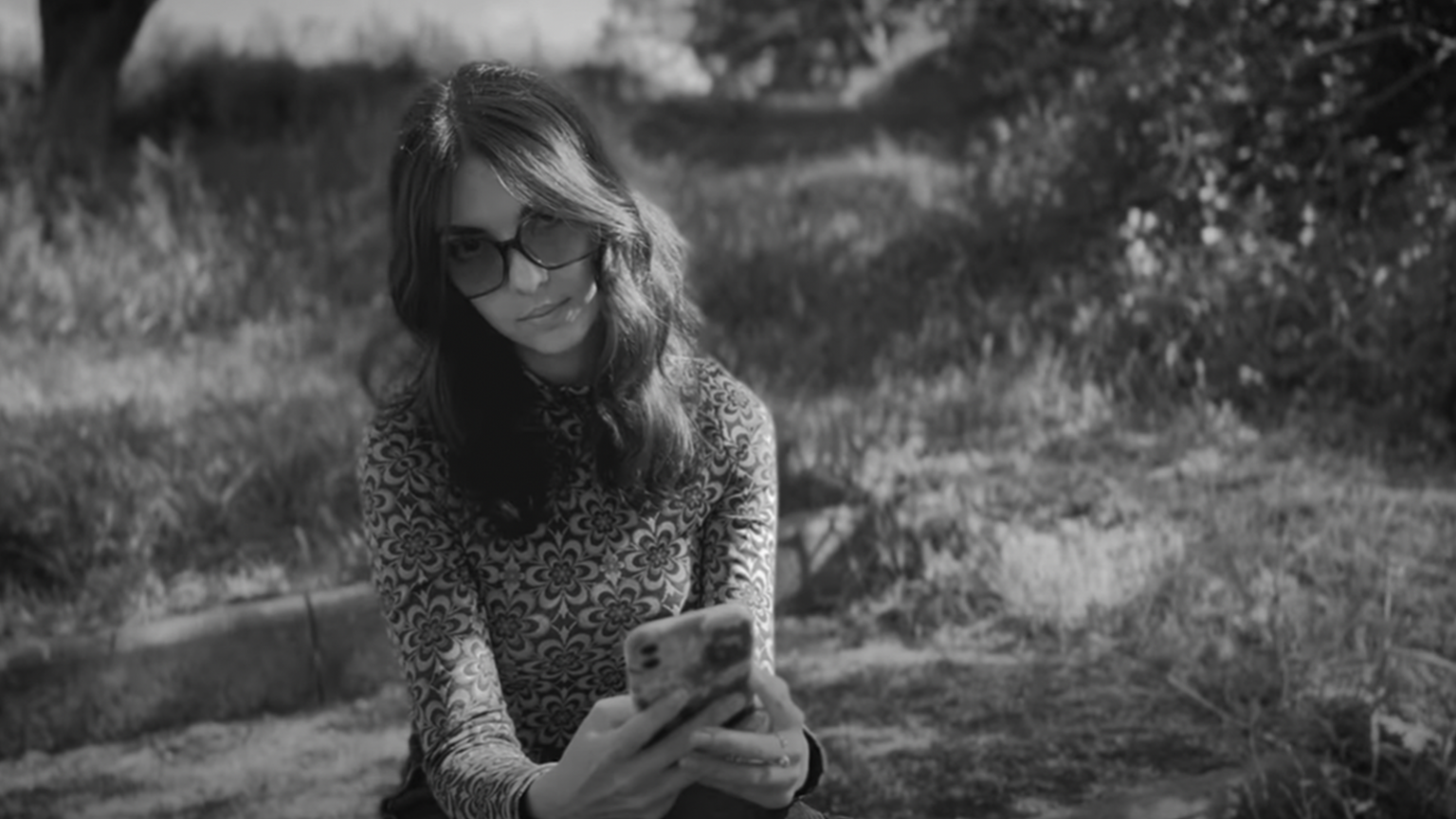 photo de On est tombés love du nouveau clip d'ALBA, « Oui chérie ? »