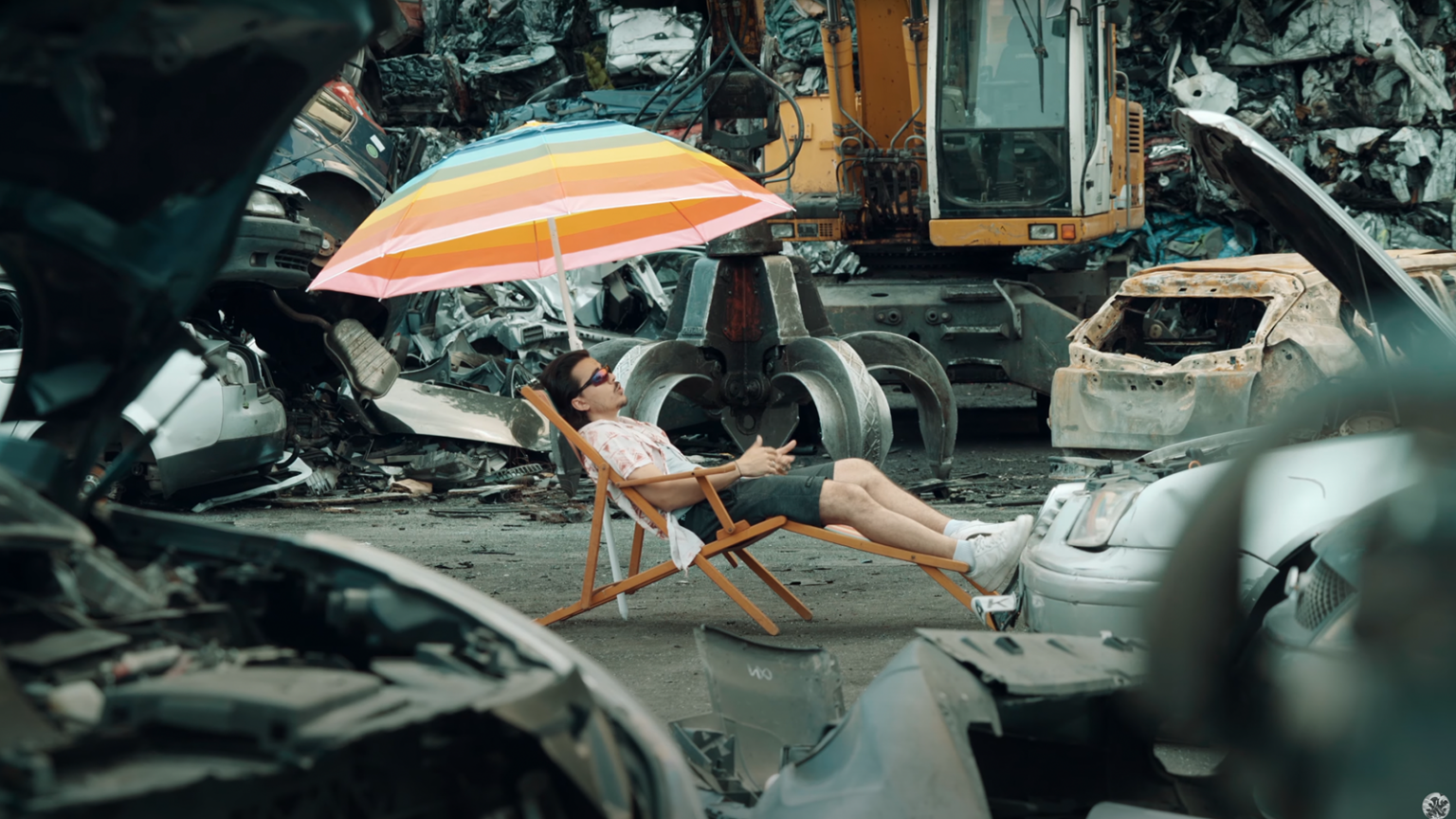 photo du rappeur Hito extraite de son clip « Parasols »