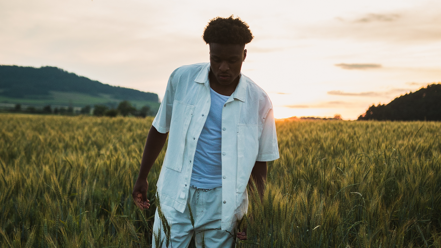 Bouc’s est « Meilleur qu’hier » dans son nouveau clip Photo Bouc's est « Meilleur qu'hier » dans son nouveau clip