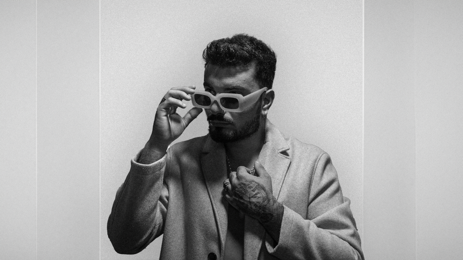 Photo de ALX est complètement « Loco » dans son nouveau titre...