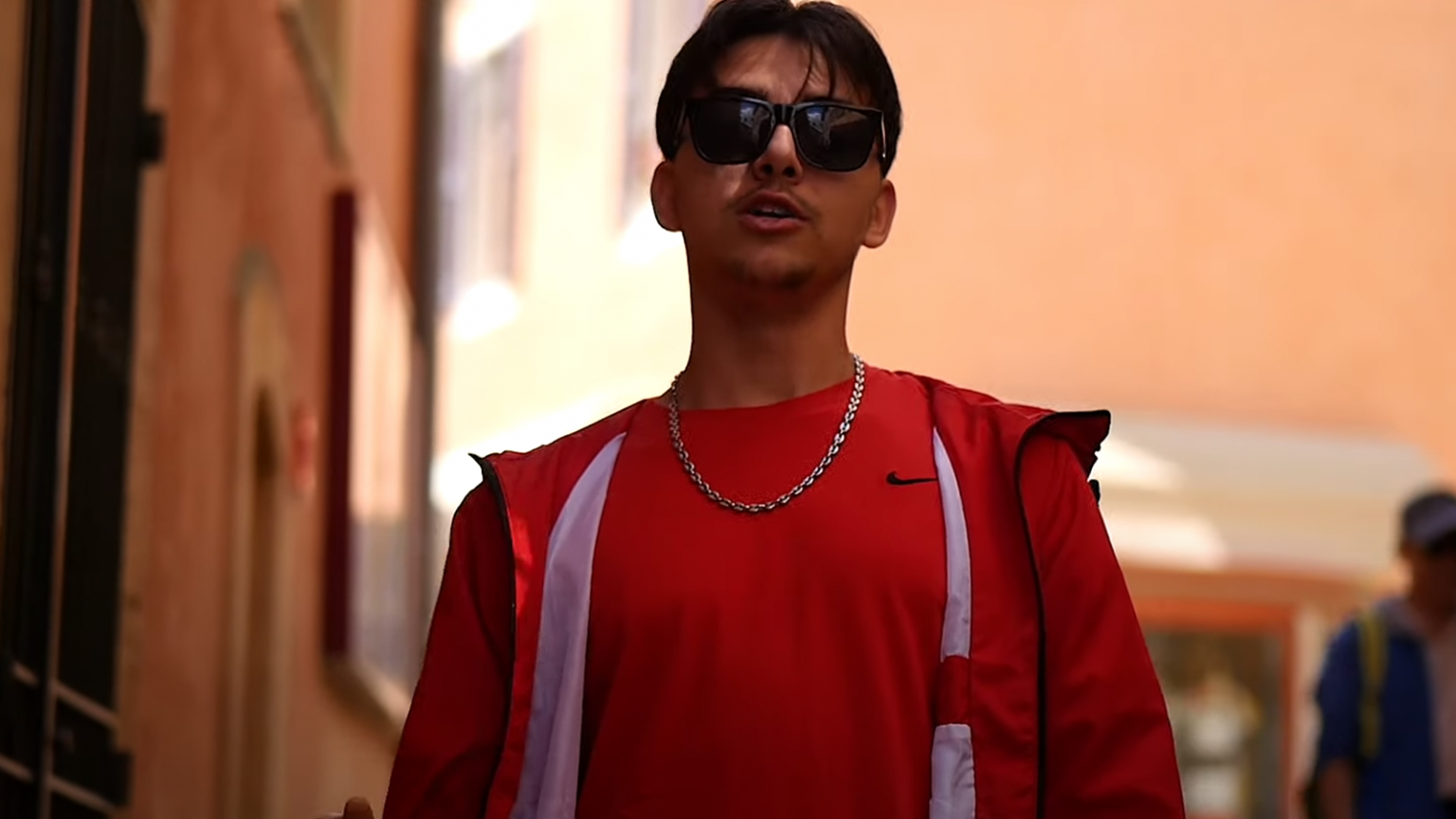 Photo de ALZOFF rappe ses blessures dans « J'AI MAL »