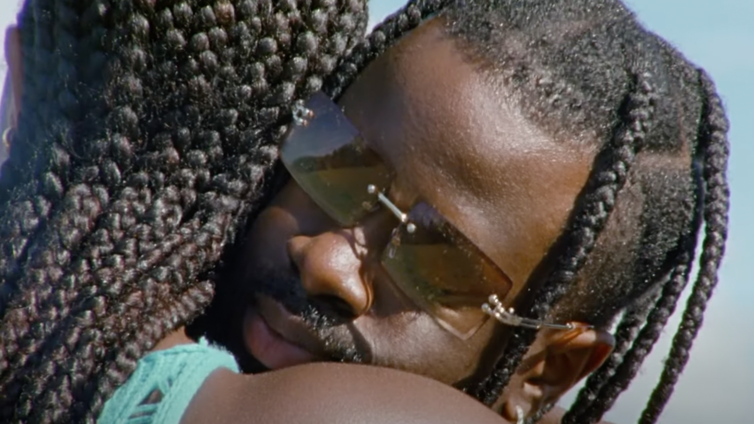 Photo de Axelence vit sa Best Life dans son nouveau clip