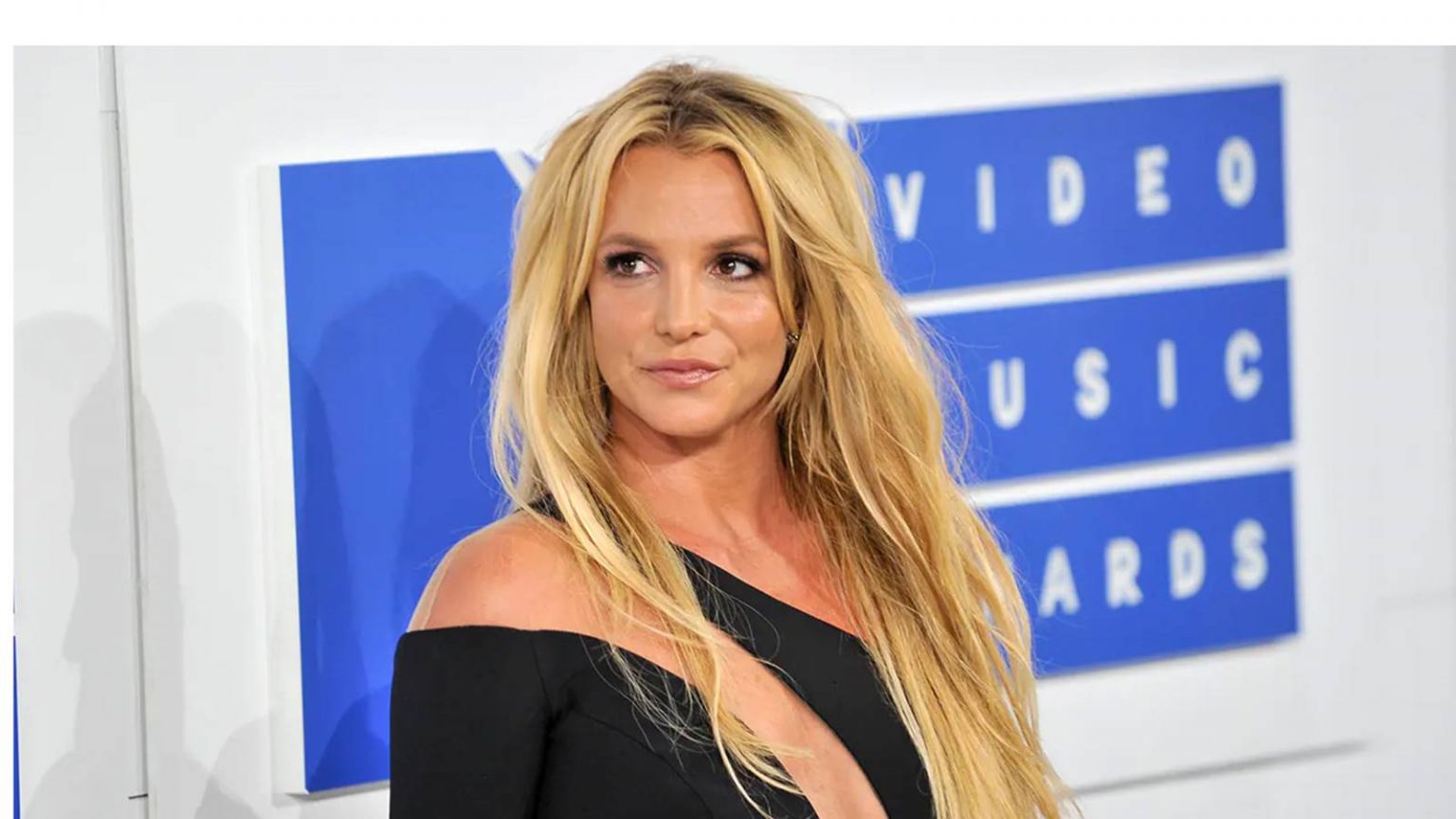 Photo de Britney Spears officialise son retour musical en compagnie de WillI.AM