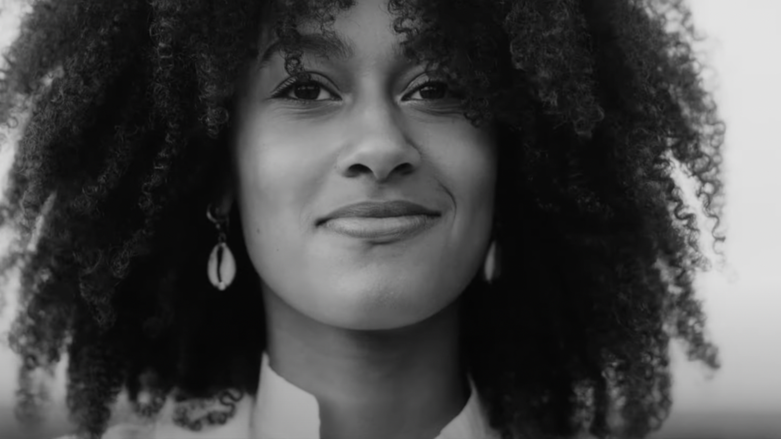 Photo de Estelle Baldé fait souffler un vent de fraîcheur pour son nouveau clip Libre