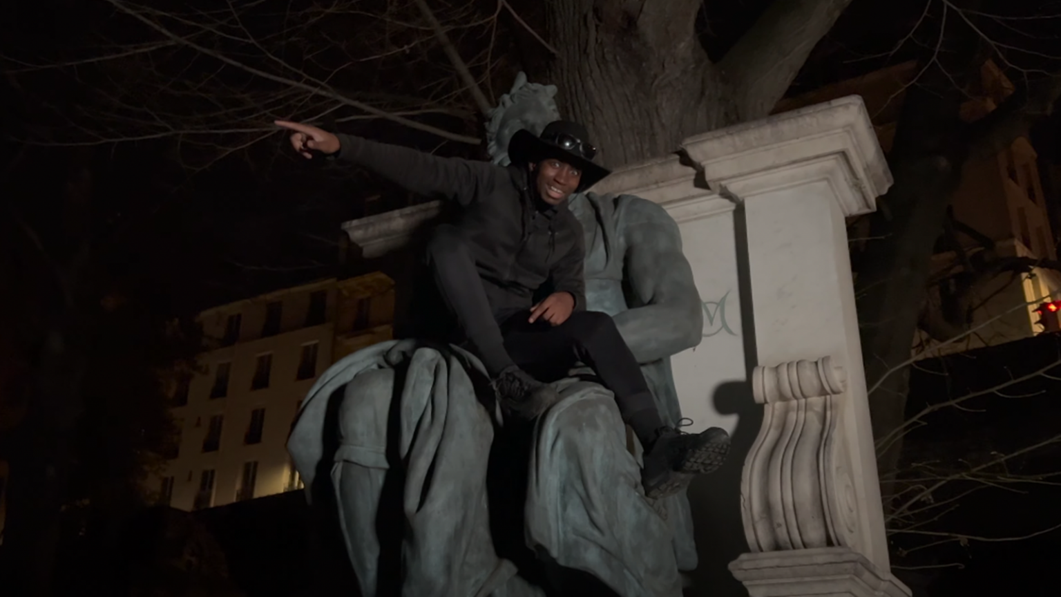 FACE SHIELDS, survolté dans son nouveau clip Photo de FACE SHIELDS, survolté dans son nouveau clip