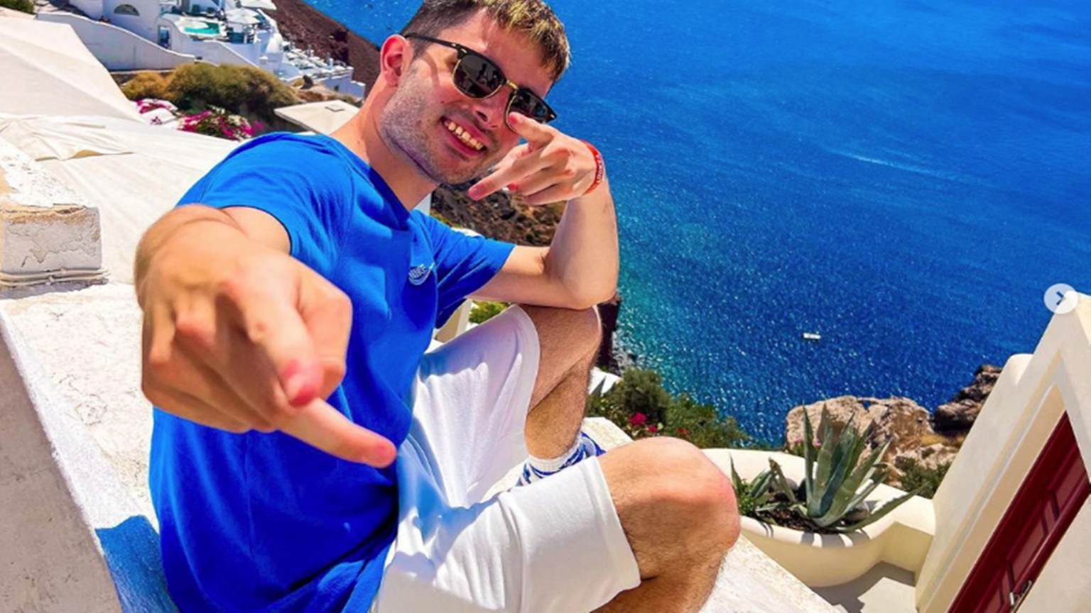 Photo de LOWBA enjaille les siens pour son nouveau clip BILLET