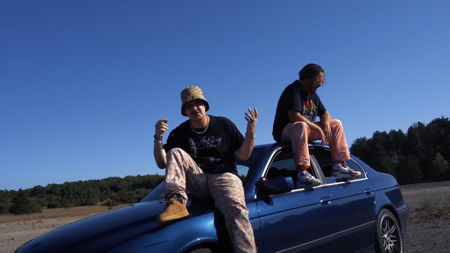 Photo de Lagraine et Mads jouent les marchands de sable dans Somnifère