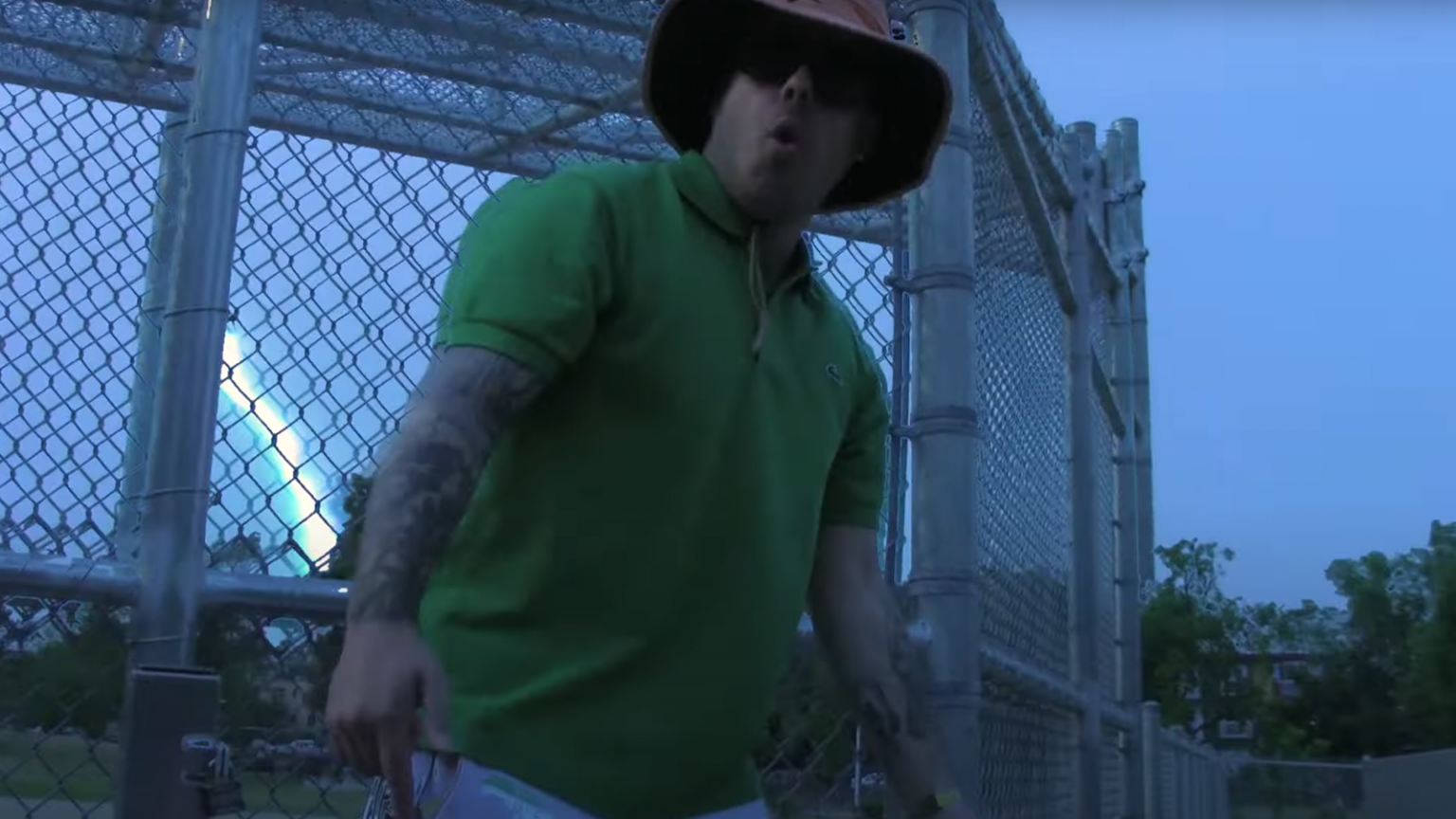 Photo de Le Krock Mort joue à un jeu « Stupide Et Dangereux » dans son nouveau clip