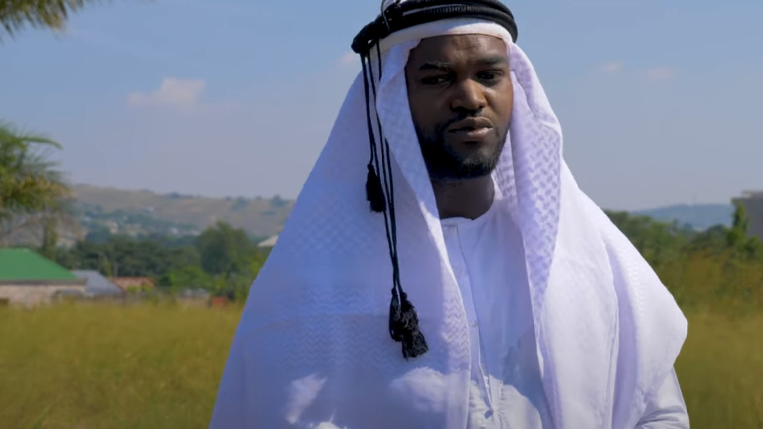 Photo de Lim's partage son histoire dans son nouveau clip « MON PARCOURS »